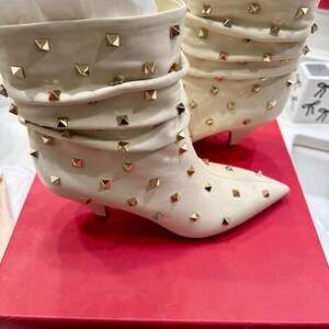 Valentino Garavani Rockstud Boots ivory with gold studs